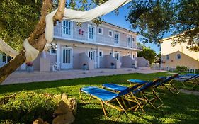 Kondarini'S Sea View Studios - Close To The Beach, By Zantewize